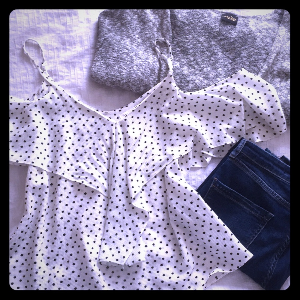 NWOT🎉🎉Cold shoulder polka dot blouse